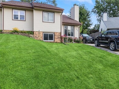 215 E Hughes Cir, Des Moines, IA 50315 - photo 3