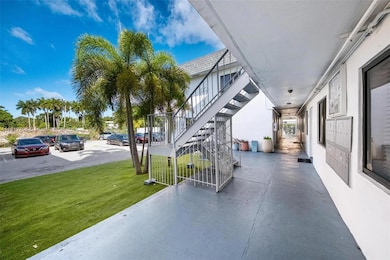 13251 Memorial Hwy unit 9, Miami, FL 33161 - photo 3