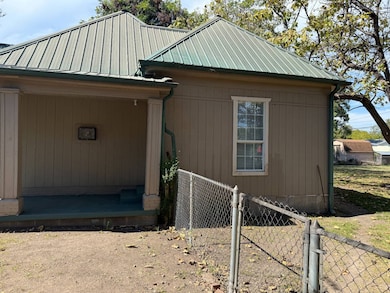 509 E Brown St, Hugo, OK 74743 - photo 5