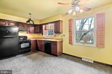 15208 Centergate Dr, Silver Spring, MD 20905 - photo 4