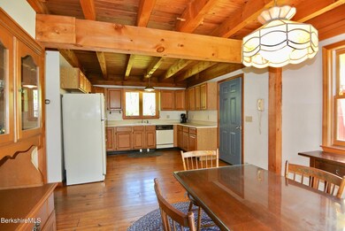 Kitchen & Dining