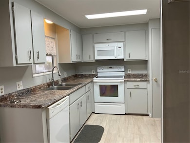 518 Vía Veneto, Venice, FL 34285 - photo 2