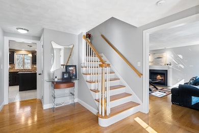 11 Chestnut Ave, Burlington, MA 01803 - photo 3