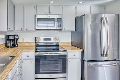 1844 Pine Glade Cir, Fort Myers, FL 33907 - photo 3