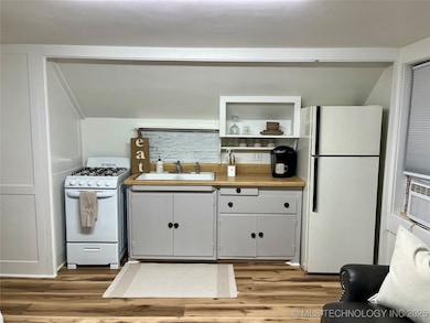 Unit B kitchen