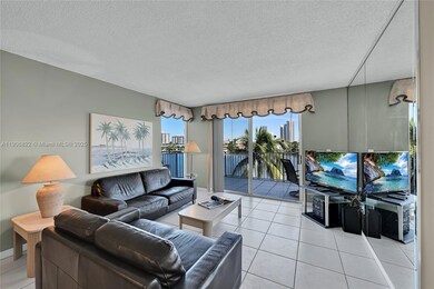 Les Pelicans unit 420, Sunny Isles Beach, FL 33160 - photo 2