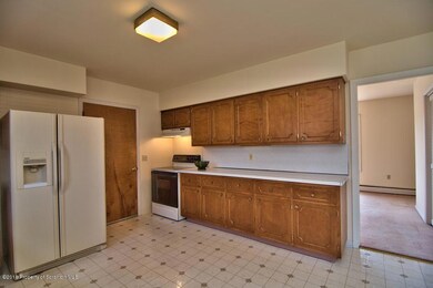 304 Blue Shutters Rd, Roaring Brook Township, PA 18444 - photo 7