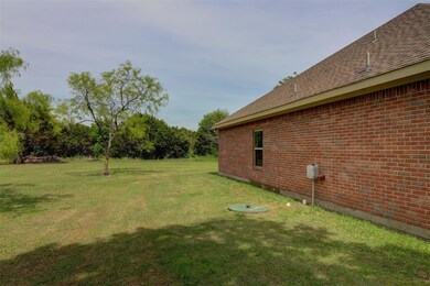 12191 Rolling Oaks Dr, Whitney, TX 76692 - photo 4