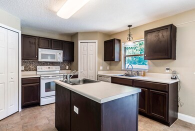 2635 Bluewave Dr, Middleburg, FL 32068 - photo 5