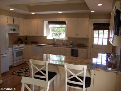 Kitchen - Beautiful updated kitchen with granite c