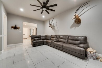 2nd living room/Bar