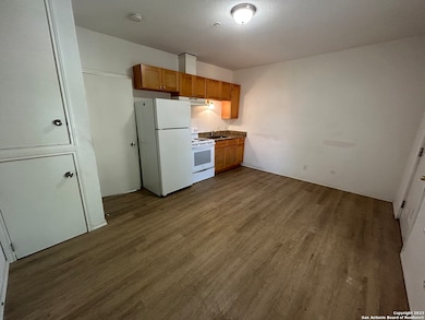 816 Rivas St unit C, San Antonio, TX 78207 - photo 5