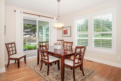 7 - Dining Area (1280x850)