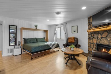 Great Room w/Hide-a-bed