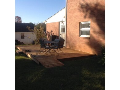 1063 Smalling Rd, Johnson City, TN 37601 - photo 4