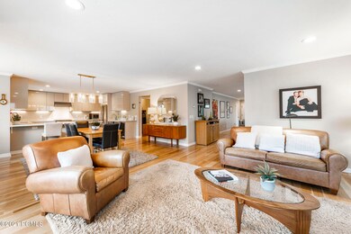 7_Living-Room_high_3677630