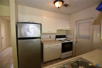 1002 Hillyer St unit 4, San Marcos, TX 78666 - photo 2