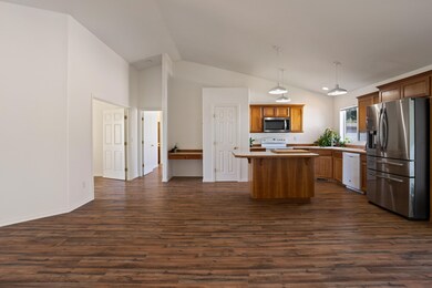 1915 SW 35th St, Redmond, OR 97756 - photo 6