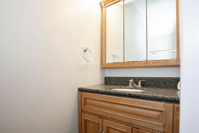 3246 Summerdale Ln unit 34, Columbus, OH 43221 - photo 7