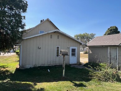 117 Cedar St, West Union, IA 52175 - photo 4