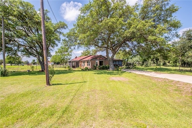 View of front facade featuring a front yard and dr