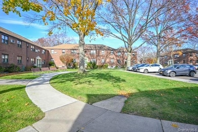 245-12 62nd Ave unit G/3 Lower, Little Neck, NY 11362 - photo 3