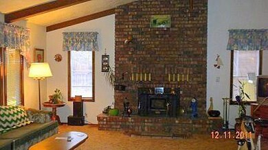 696 W Park St, Grants Pass, OR 97527 - photo 2