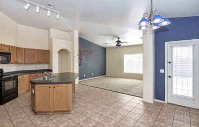 14843 W Wethersfield Rd-large-004-8-Kitc