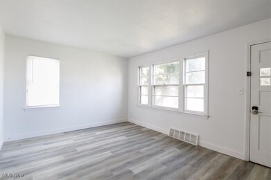 19508 Fairway Ave, Maple Heights, OH 44137 - photo 5