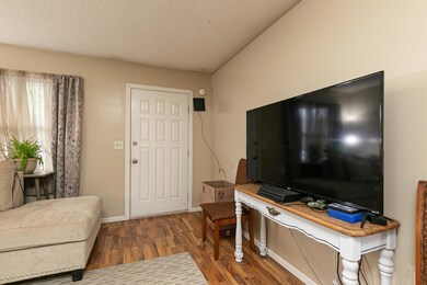 1923 S Village Ln, Bolivar, MO 65613 - photo 4