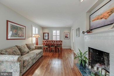 204 Moncure Dr, Alexandria, VA 22314 - photo 2