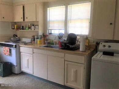 199 Onota St, Pittsfield, MA 01201 - photo 2
