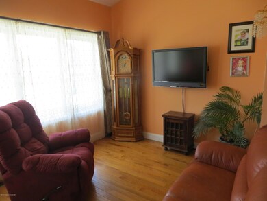 445 N Main St, Taylor, PA 18517 - photo 4