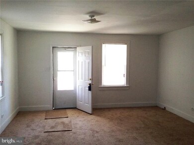 319 W Broad St, Palmyra, NJ 08065 - photo 3