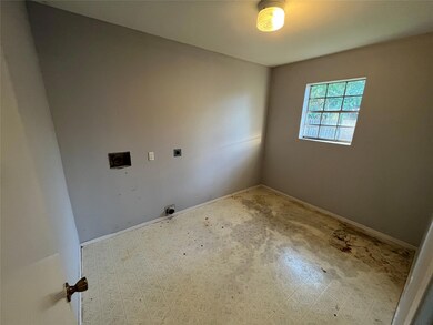 909 N 6th St, Sanger, TX 76266 - photo 5