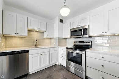 4343 N Clarendon Ave unit 2317, Chicago, IL 60613 - photo 3