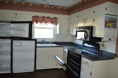 409 Haddix St, Harrodsburg, KY 40330 - photo 4