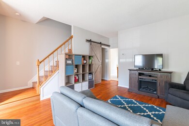 7235 Stover Dr, Alexandria, VA 22306 - photo 2