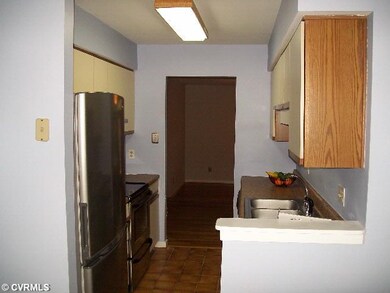 Kitchen - Stainless appliances, lots of counter sp