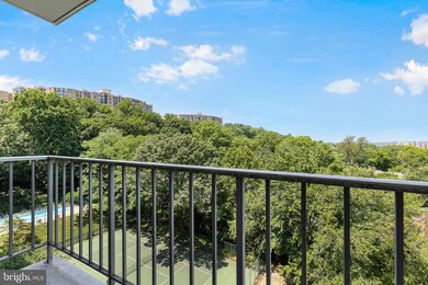 Hunting Creek Club unit 912, Alexandria, VA 22303 - photo 3