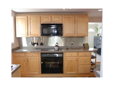 354 Buttonwoods Ave, Warwick, RI 02886 - photo 4