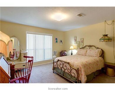 Master Bedroom. Spacious his/her closets, a privat