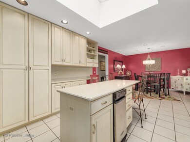 639 S Hillcrest Ave, Elmhurst, IL 60126 - photo 7