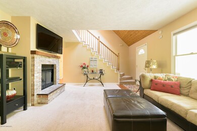9038 Hobbit Cir, Kalamazoo, MI 49009 - photo 4