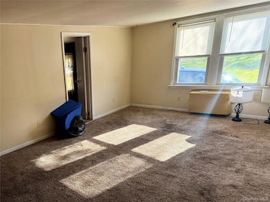 647 S Drury Ln, Rock Tavern, NY 12575 - photo 2