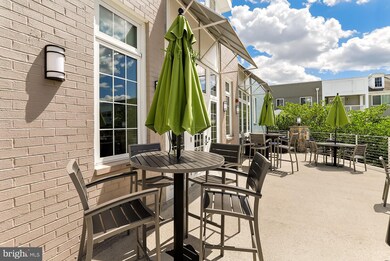 4083 S Four Mile Run Dr unit 201, Arlington, VA 22204 - photo 3