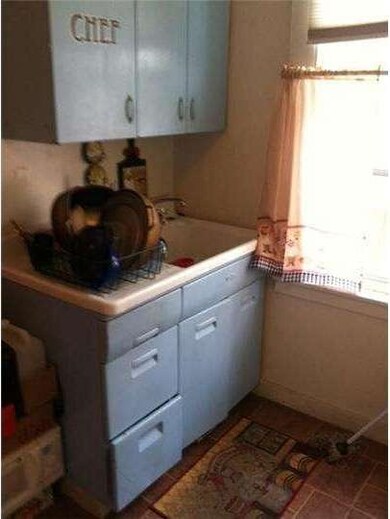 324 Locust St, Reading, PA 19604 - photo 2