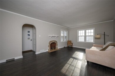 2330 E 29th St, Des Moines, IA 50317 - photo 3
