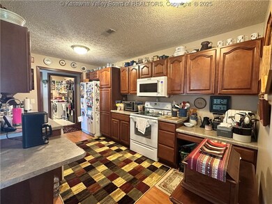 1116 Front St, Ravenswood, WV 26164 - photo 6
