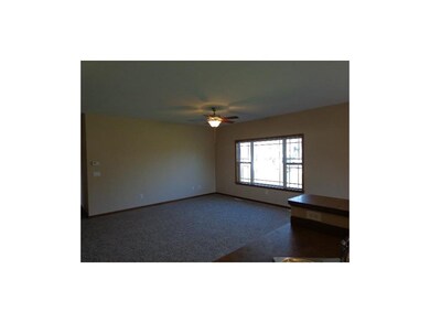 136 E Terrace Ct, Center Point, IA 52213 - photo 2